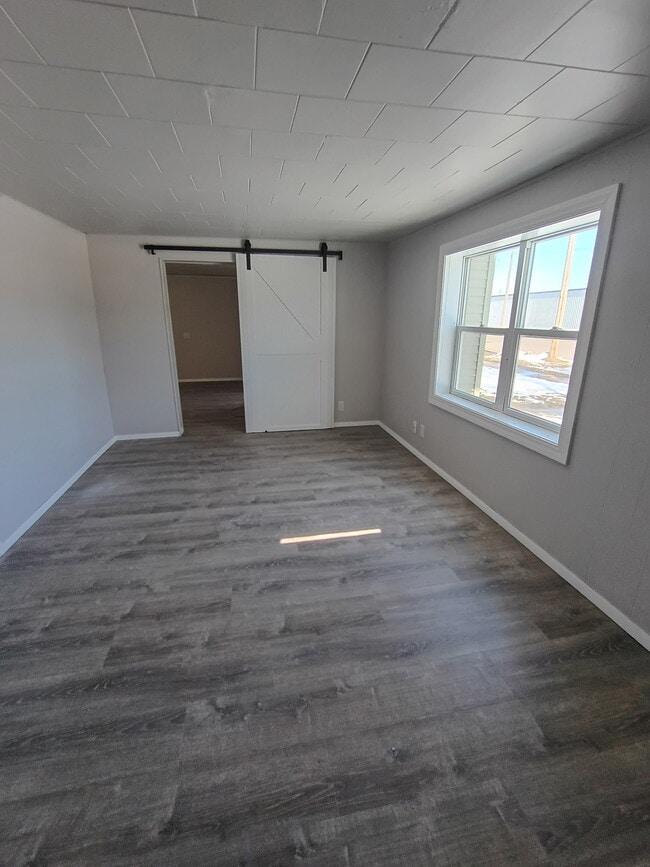 Building Photo - 511 7th Ave N