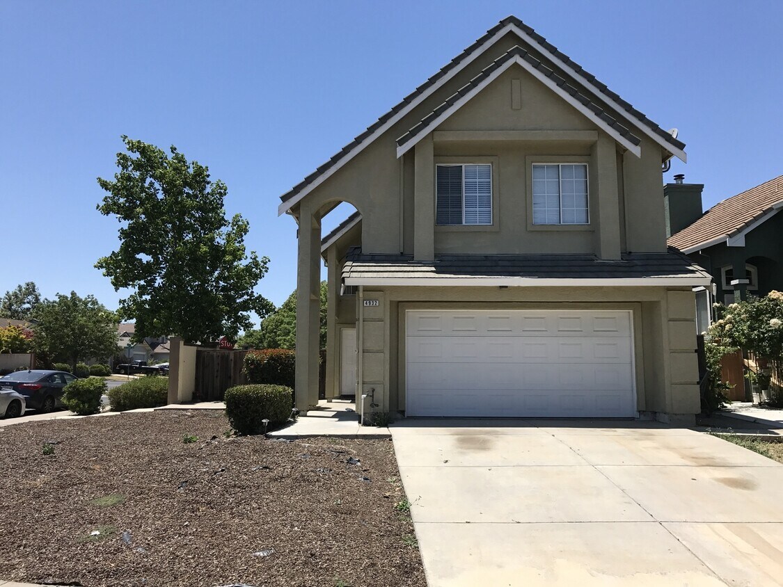 Primary Photo - Great 3 Bedroom w/ Office, 2.5 Bath Antioc...