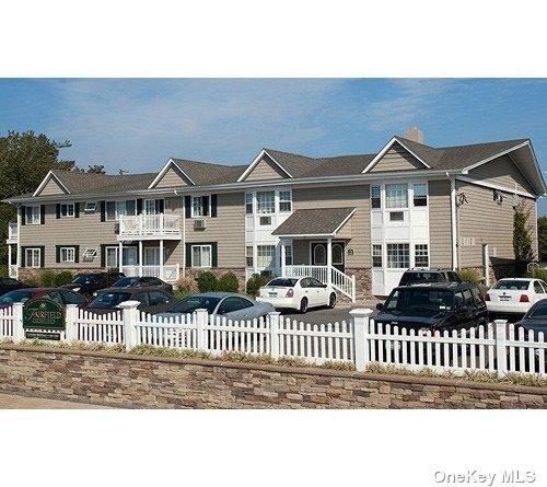Building Photo - 3-15 Willowbrook Ave