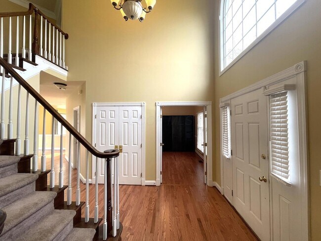 Foto del edificio - 4823 Vista Ridge Dr