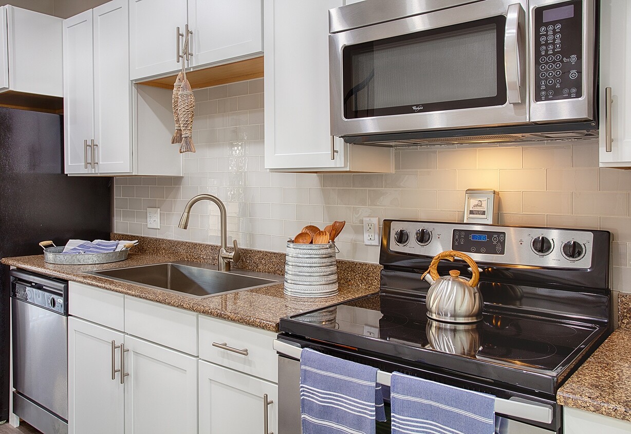 Primary Photo - Lake Vista Apartments