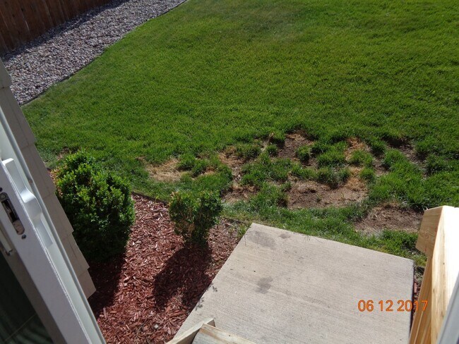 Building Photo - Super location close to shopping, schools,...