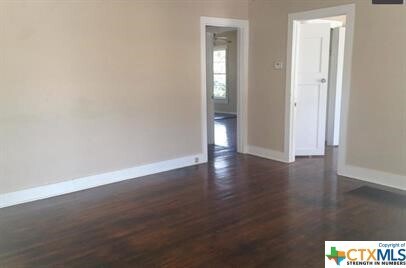 Foto del edificio - 1104 N LBJ Dr