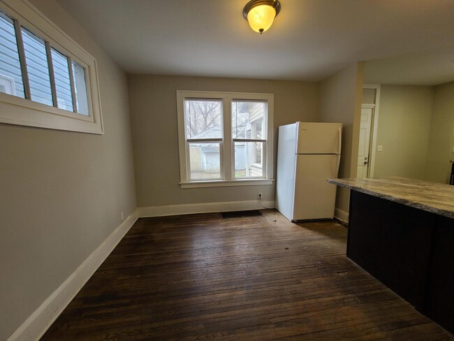 Building Photo - 671 Miller Ave