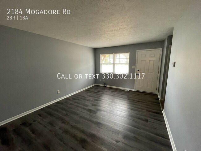 Building Photo - Two bedroom one bathroom townhouse for rent