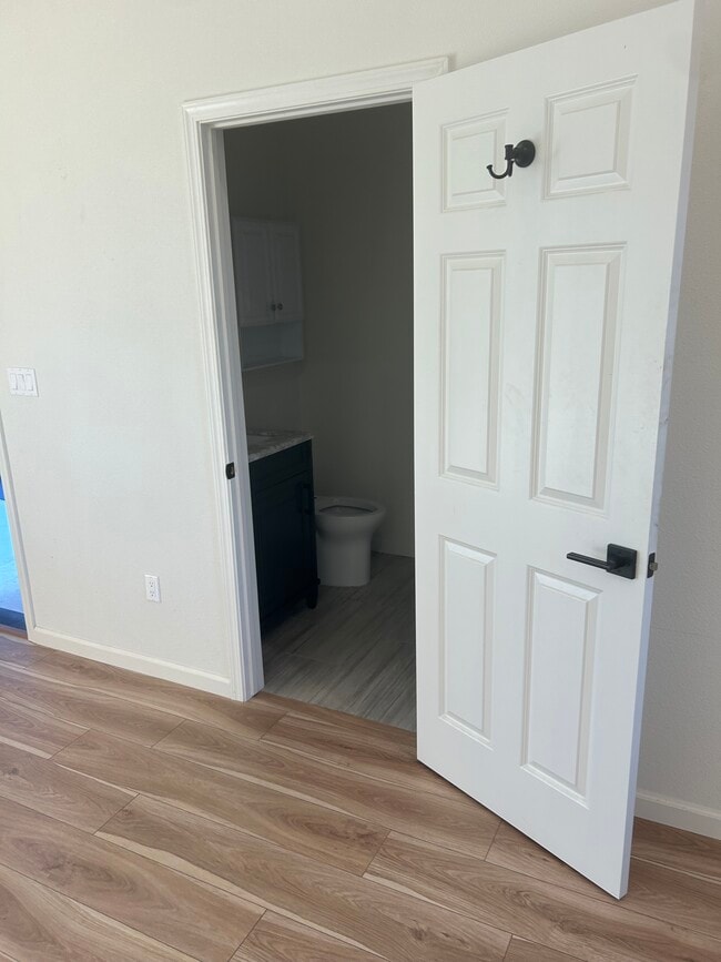 Bath - 6757 Wandermere Rd