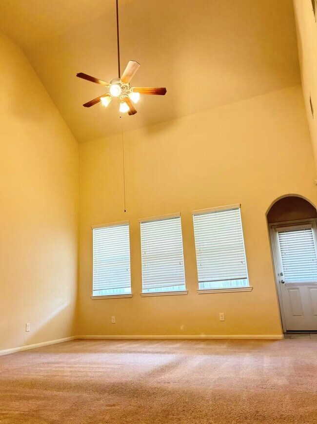 Foto del edificio - 14246 Dos Palos Dr