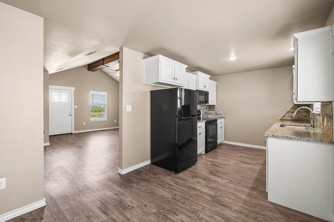 Building Photo - Modern Build with an Updated Interior