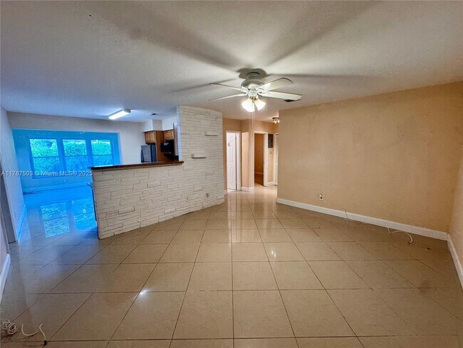 Foto del edificio - 4720 SW 25th Terrace