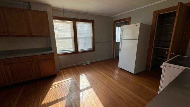 Building Photo - 6 Grant St