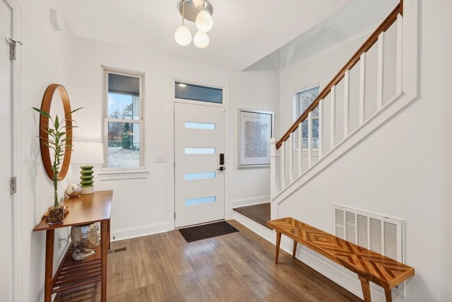 Building Photo - 927 Ramseur St