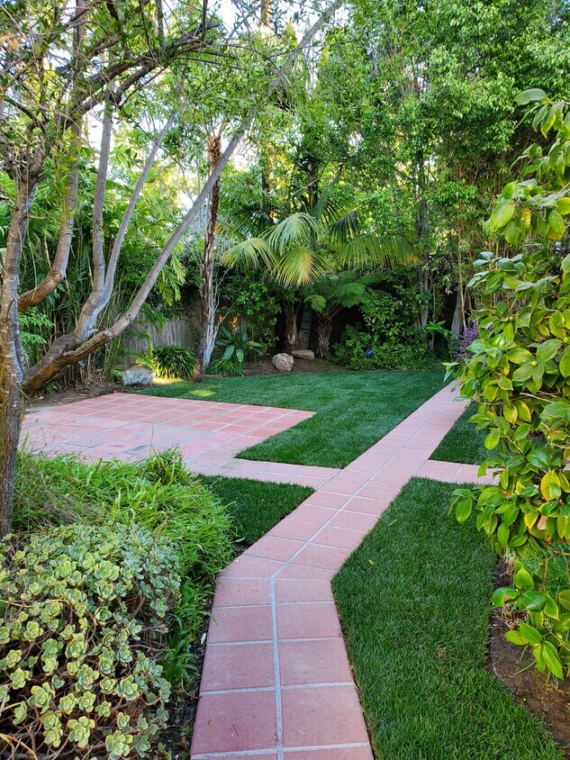 Outdoor space! - 668 S GRETNA GREEN Way