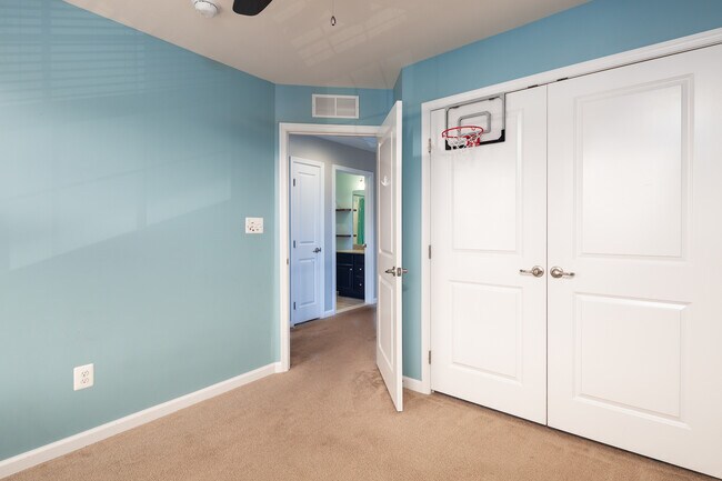 Building Photo - 42148 Sandown Park Terrace