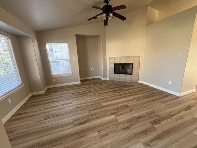 Foto del edificio - 4203 Silver Maple Ct