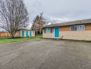 Building Photo - 15817 Manor Way