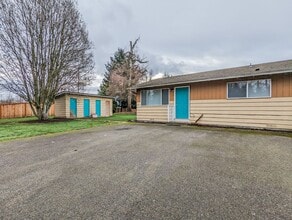 Building Photo - 15817 Manor Way