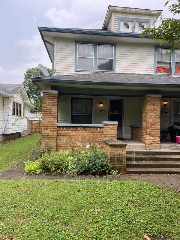 Building Photo - 815 N Riley Ave