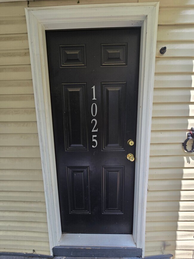 Foto del edificio - 1025 Bradley Ln