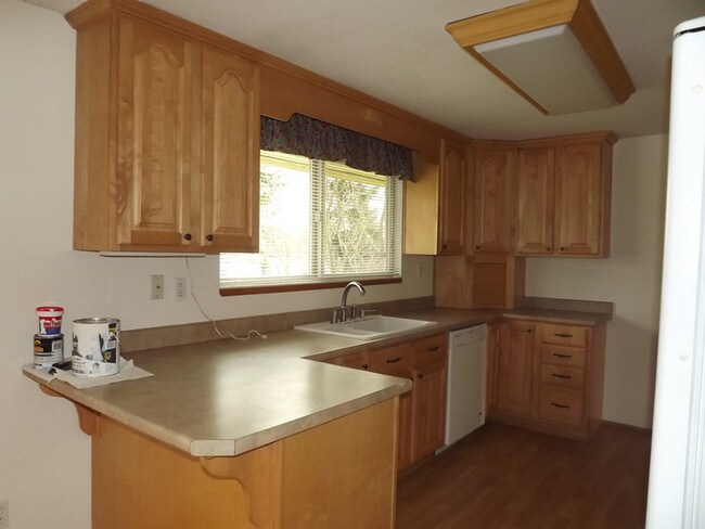 Building Photo - Spacious 2 bedroom Duplex!!!
