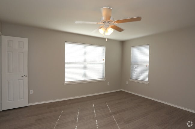 1BDx1BA 759SF - EMLI at Liberty Crossing Apartments