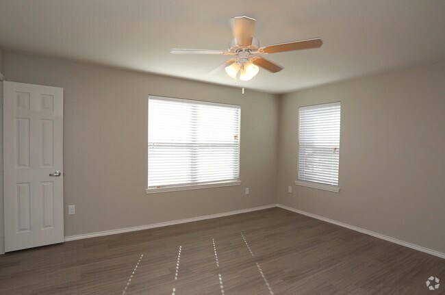 1HAB x 1BA 759 ft² - EMLI at Liberty Crossing Apartments
