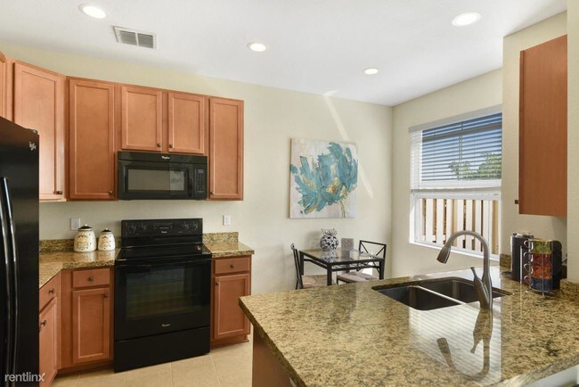 Building Photo - 3 br, 2.5 bath Townhome - Monterey Bay