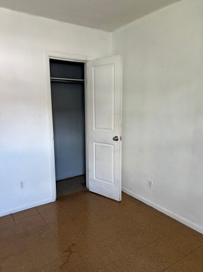 Building Photo - 2122 32nd St