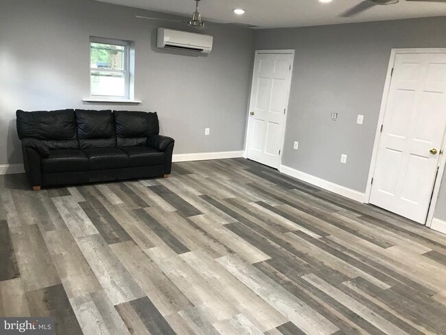 Building Photo - 619 Edmund St