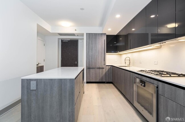 Building Photo - 201 Folsom St