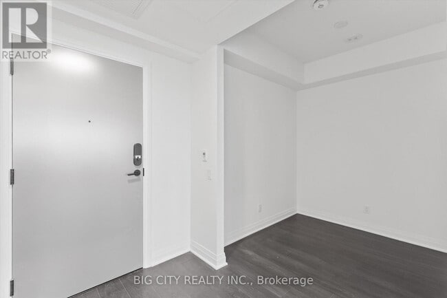 Photo du bâtiment - 4015 The Exchange