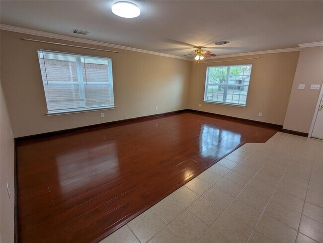 Foto del edificio - 9606 Tree Sparrow W Ln