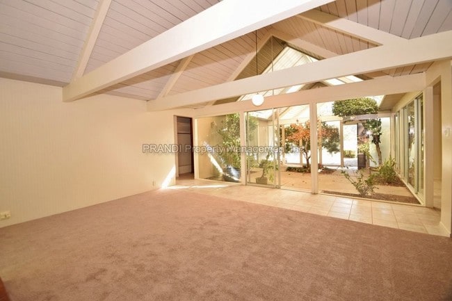 Building Photo - Four Bedroom Eichler in Upper Lucas Valley