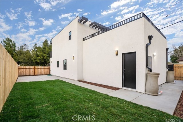 Building Photo - 18060 Oxnard St