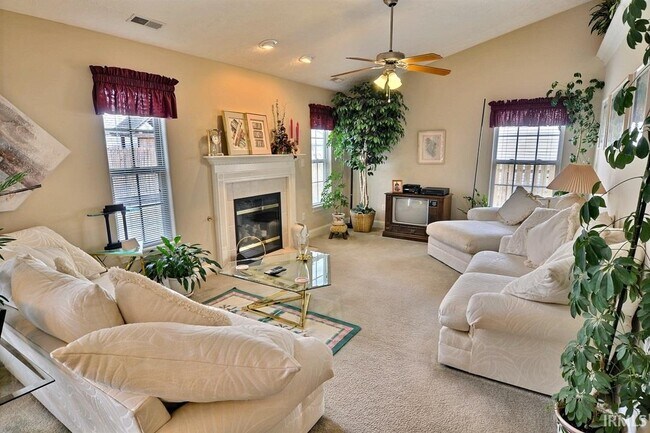 Foto del edificio - 1410 Lionheart Ln