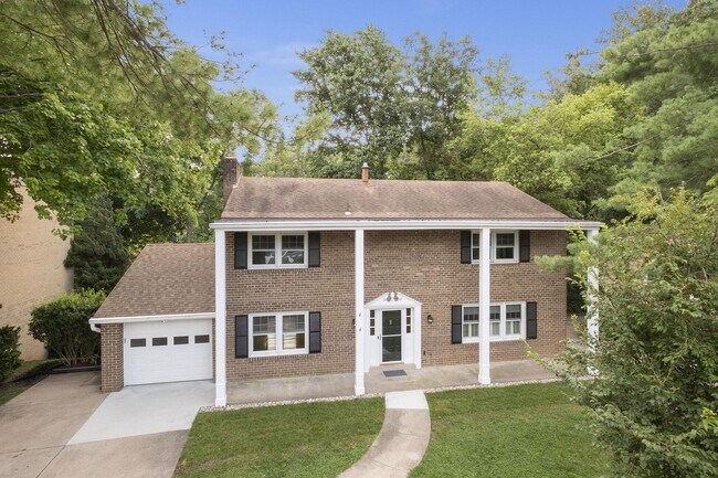 Foto del edificio - 2542 N Wakefield St