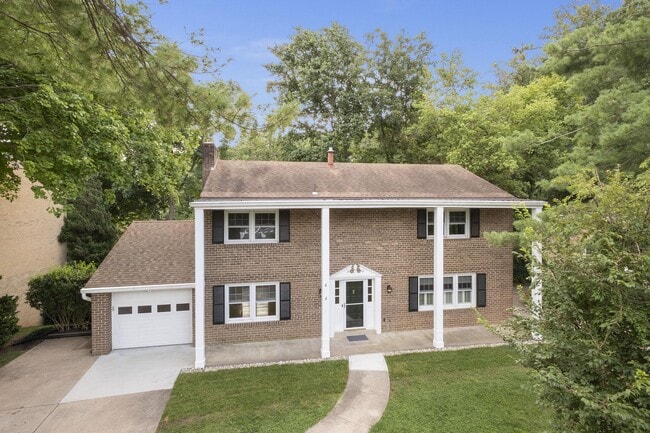 Photo - 2542 N Wakefield St House