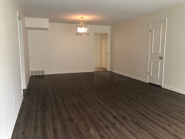 Building Photo - 4400 Poplar Ave