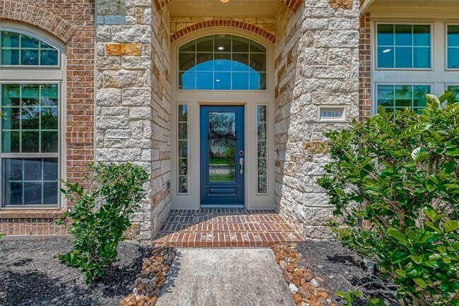 Foto del edificio - 5918 Emmit Creek Ln