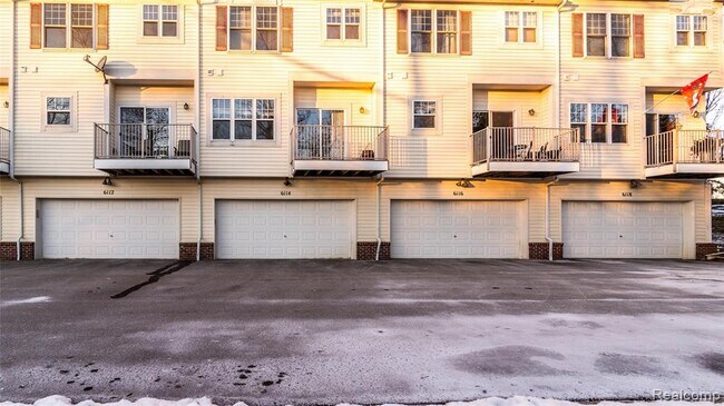 Foto del edificio - 6114 Heron Hills Dr