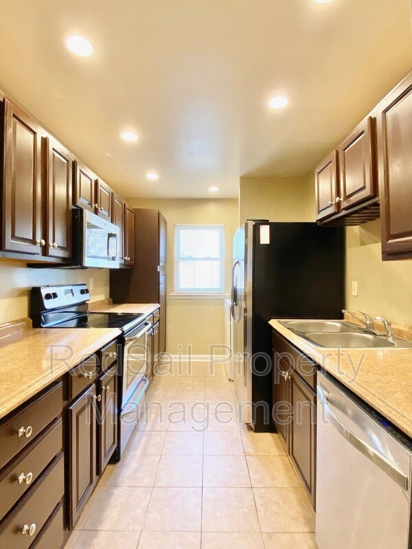 Foto del edificio - 3145 Reese Dr