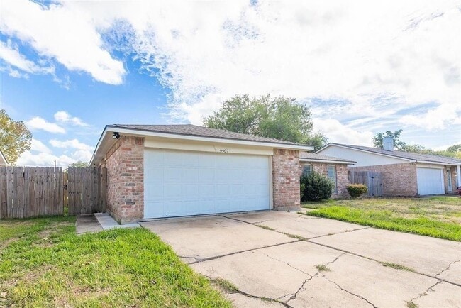 Building Photo - 9907 Towne Tower Ln