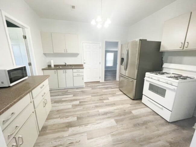 Building Photo - Italian Estates Property Management