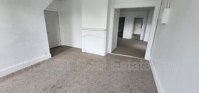 Building Photo - 1111 1/2-262 Selma Rd