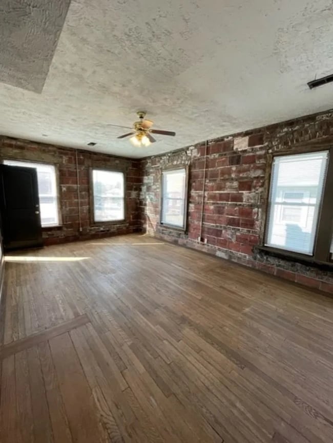 Building Photo - 605 S 31st St