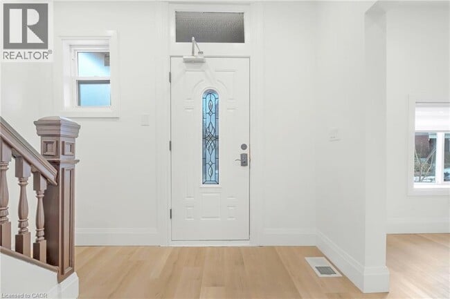 Building Photo - 15 Arthur Ave N