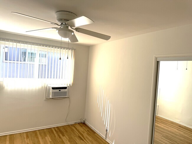 Foto del edificio - 4445 Murietta Ave