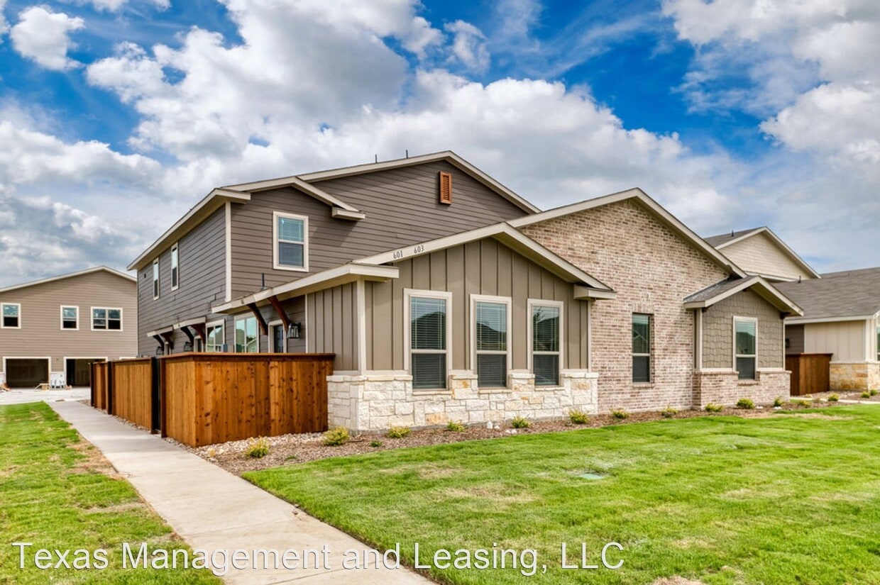 601 Harvest Moon Dr, Venus, TX 76084 House Rental in Venus, TX