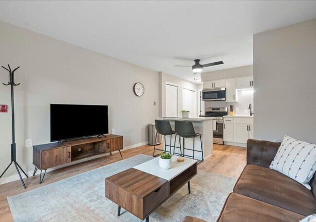 Foto del edificio - 1217 E Wilson St