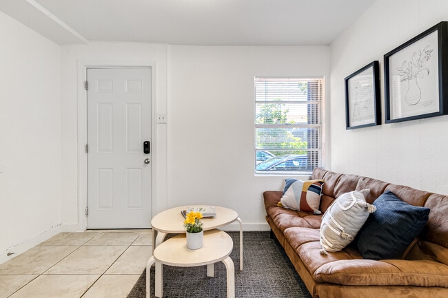 Building Photo - 3147 SW 17th St