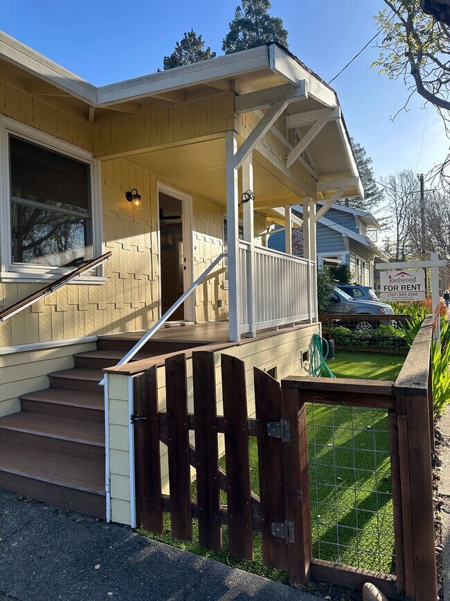 Foto del edificio - Charming 2 bedroom 1 bath house in McDonald area w/ ALL utilities included!!